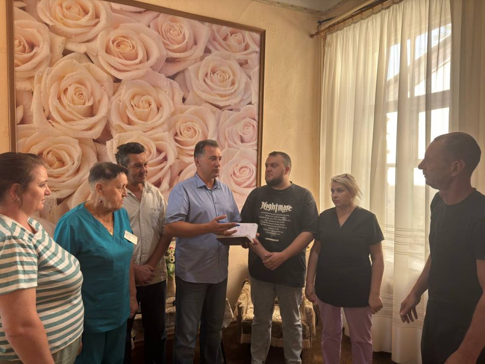 13 августа депутат Старобешевского муниципального совета Сергей Салиев встретился с трудовым коллективом Старобешевского отделения судебно-медицинской экспертизы