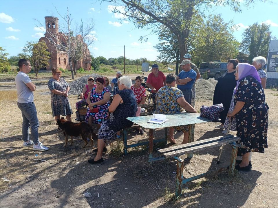 Встреча с жителями 14 августа прошла в с.Новогнатовка. Провел встречу Роман Янович начальник Николаевского территориального отдела