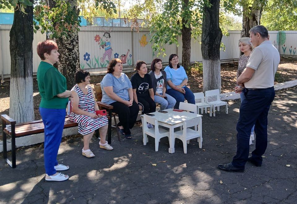 Сегодня Первый заместитель главы Администрации Володарского муниципального округа Боровик Д.В. провёл встречу с трудовым коллективом ГКДОУ "Аслановский детский сад Володарского м.о."