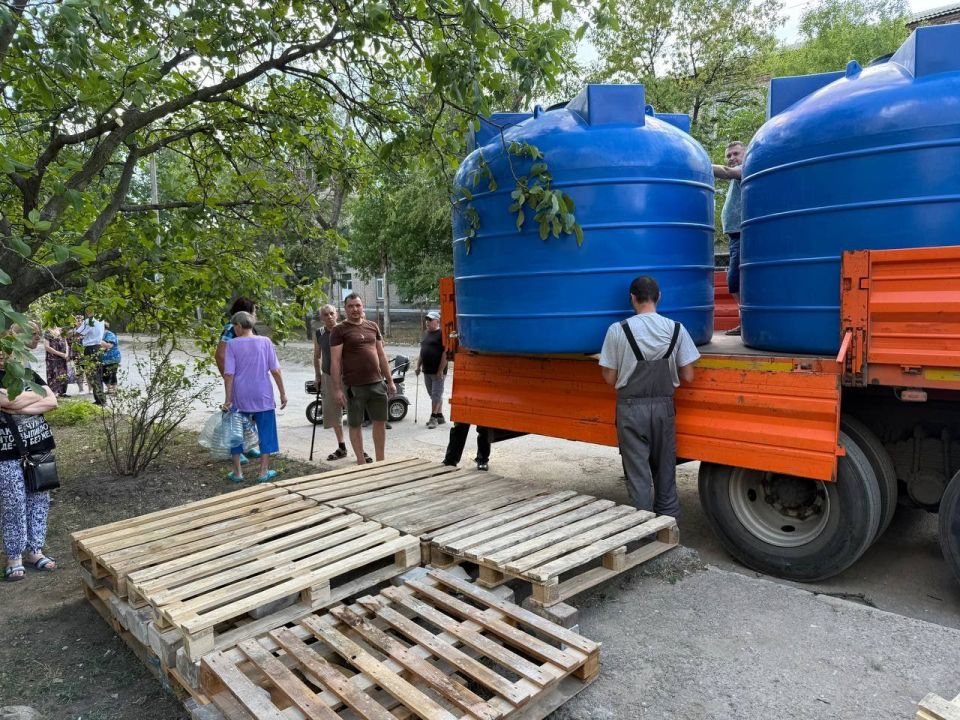 15 ёмкостей за минувшие сутки установлено в Республике, в общей сложности их количество составляет 1151 — сообщил Глава ДНР Денис Пушилин