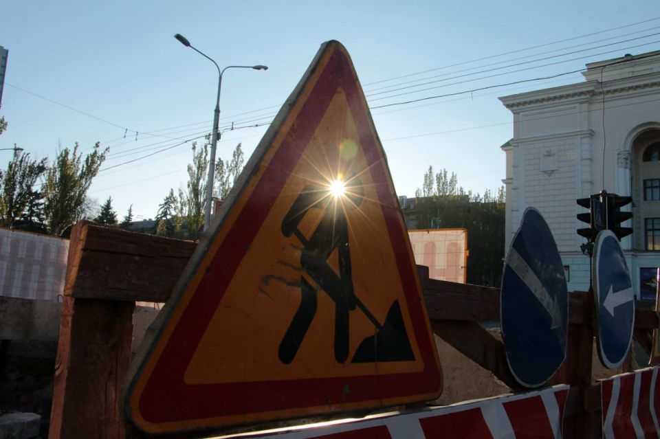 По просьбе жителей будет отремонтировано 10 улиц в ранее прифронтовых районах Донецка — сообщил в своём ТГ-канале Глава ДНР Денис Пушилин