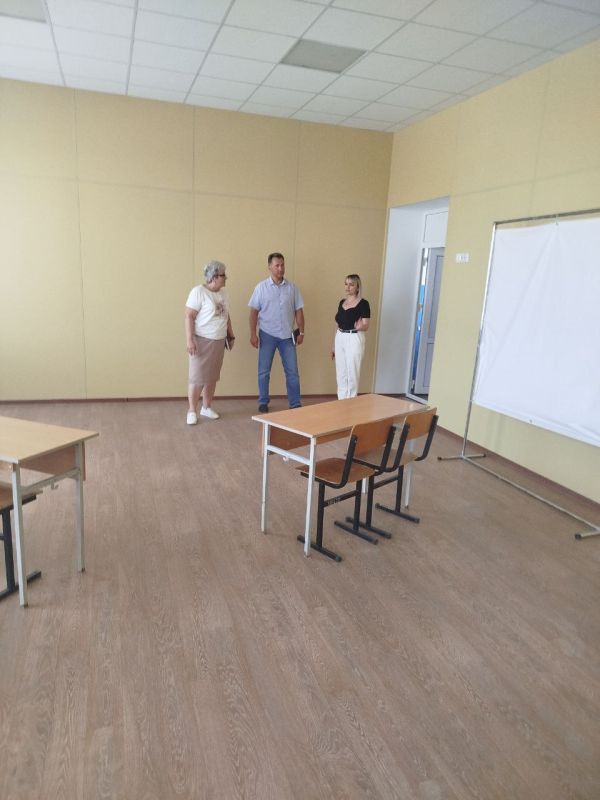 13 августа заместить Главы Администрации Старобешевского муниципального округа Вера Немилостивая вместе с Депутатом Старобешевского муниципального совета Сергеем Салиевым с рабочим визитом посетили ГБОУ «Кумачовская школа...