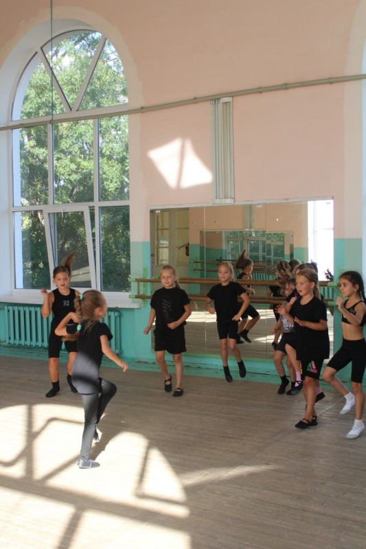 Николай Михайлов: В городе Комсомольское провели танцевально-развлекательную программу «Веселятся малыши и танцуют от души»