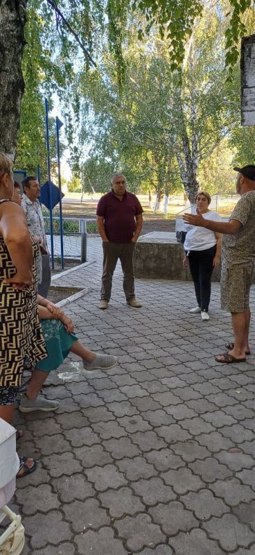 Начальник Самойловского территориального отдела Администрации Новоазовского муниципального округа Андреева Наталья Викторовна провела встречу с жителями села Самойлово