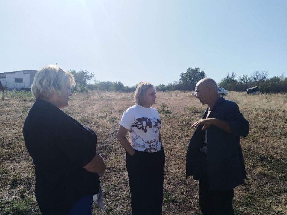 Сегодня заместитель главы Администрации Володарского муниципального округа Полтарак Викалина Викторовна провела встречу с жителями села