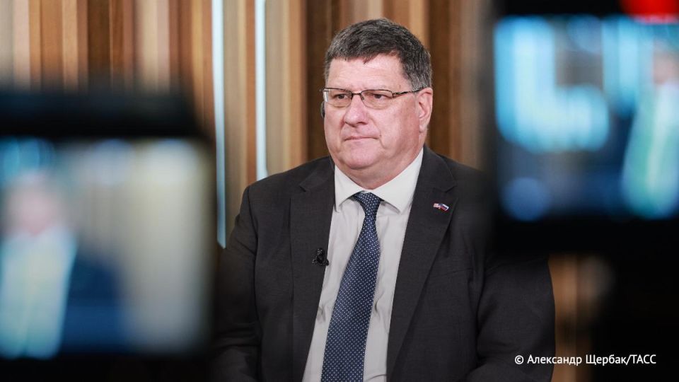 Скотт Риттер рассказал в интервью ТАСС, что знает Героя России капитана Владислава Головина, известного по Мариупольскому сражению, и пожал бы ему руку