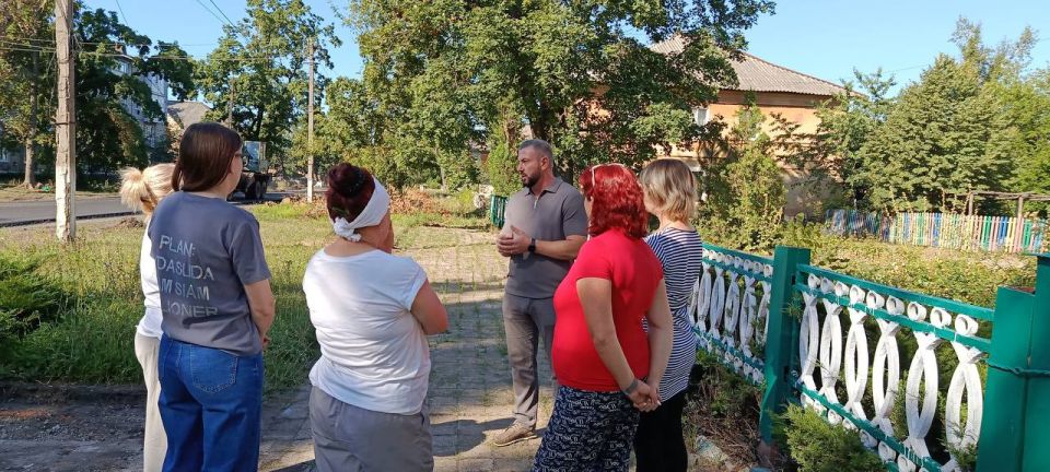 14 августа встречу с жителями жилого массива Авторемзавод по улице Театральной возле дома 1 и по улице Володарского возле дома 38 провел спикер, индивидуальный предприниматель Алексей Боршош