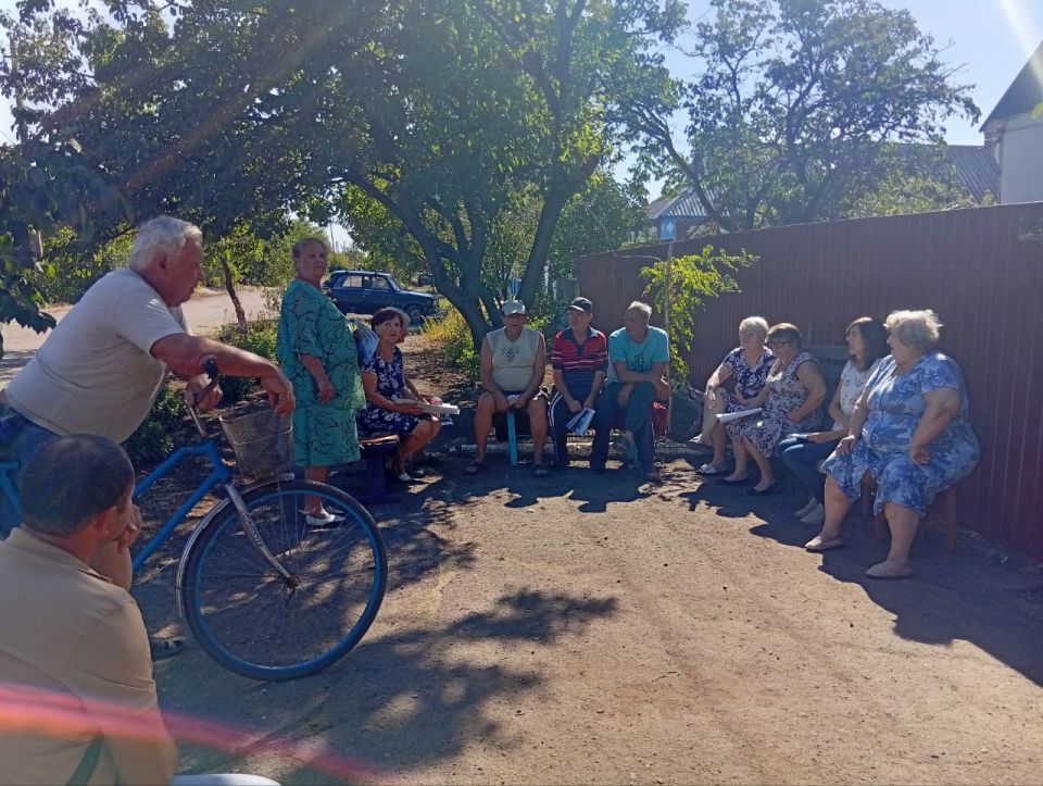 14 августа врио начальника Новокатериновского территориального отдела Администрации Старобешевского муниципального округа Жмурова Галина провела встречу с жителями села Новокатериновка