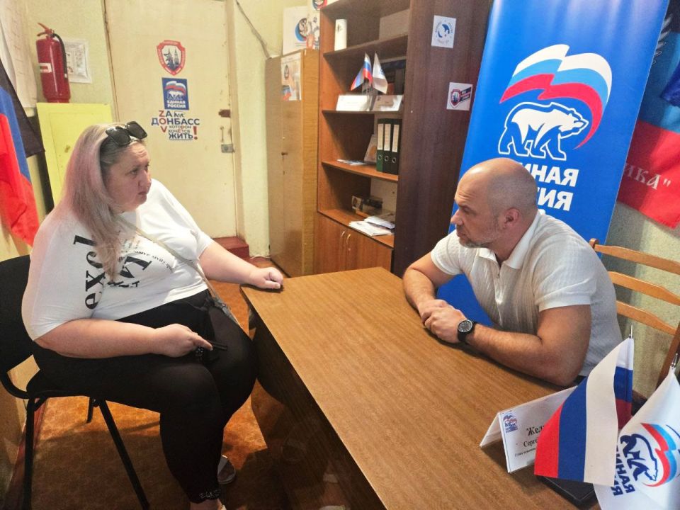 Сегодня, 14 августа, в общественной приемной Всероссийской политической партии «Единая Россия» в пгт Мироновский глава муниципального образования городского округа Дебальцево, секретарь МО Всероссийской политической партии ...