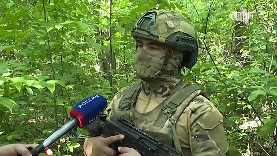 Бойцы 103-го полка 150-й мотострелковой дивизии водрузили российский флаг в Щербиновке в ДНР