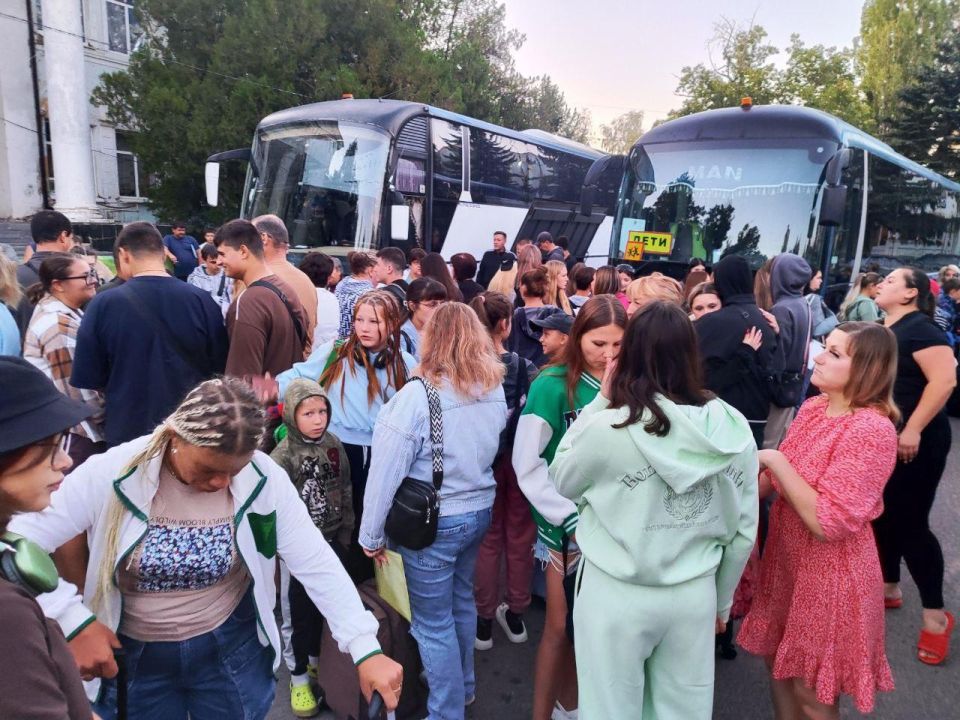 Вторая группа детей из Докучаевска отправилась на отдых при поддержке Якутии