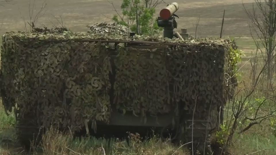 Сергей Зенин: На Южно-Донецком направлении расчёт противотанкового ракетного комплекса «Штурм-С» 29-й общевойсковой армии группировки войск «Восток» поразил боевую бронированную машину противника в ходе уничтожения опорного...