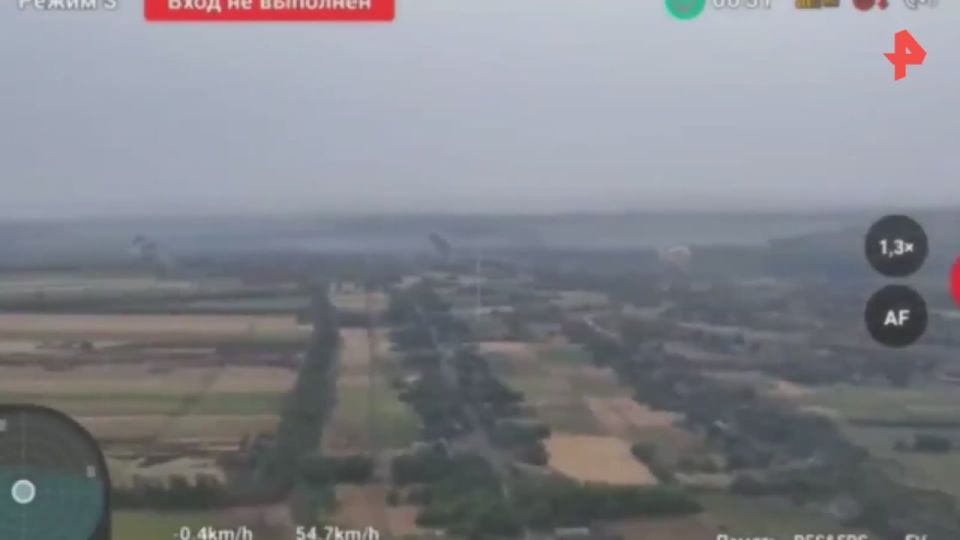 Кадры освобождения населенного пункта Искра в Донецкой Народной Республике опубликовало Минобороны РФ. Освободили его подразделения группировки войск "Восток"