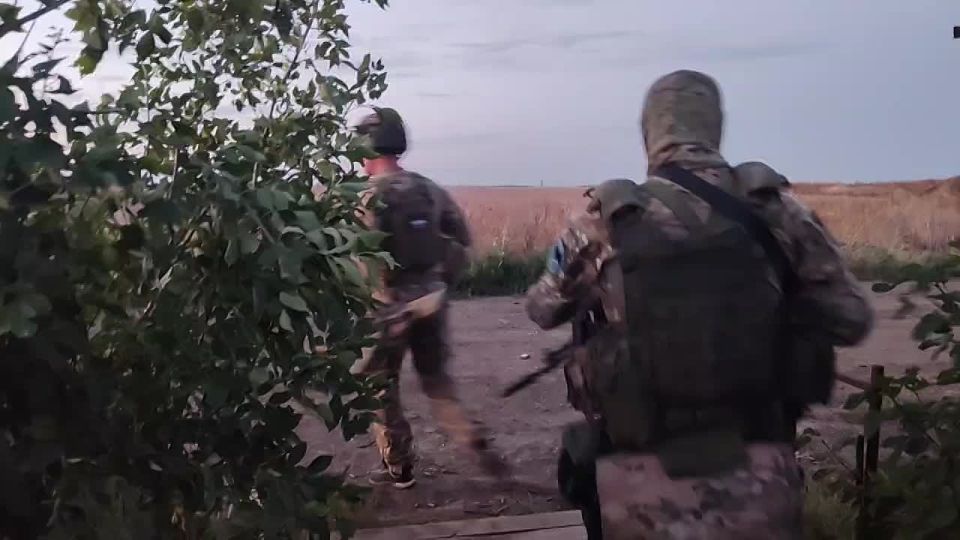 По рассветной серости уходим на эвакуацию под Часов Яр. Не знаем, получится ли