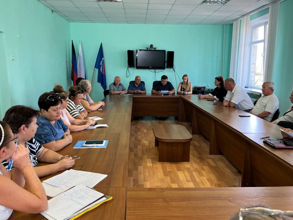 Василий Овчаров: Совместно с председателем Новоазовского муниципального совета Анатолием Яновским встретился жителями села Широкино