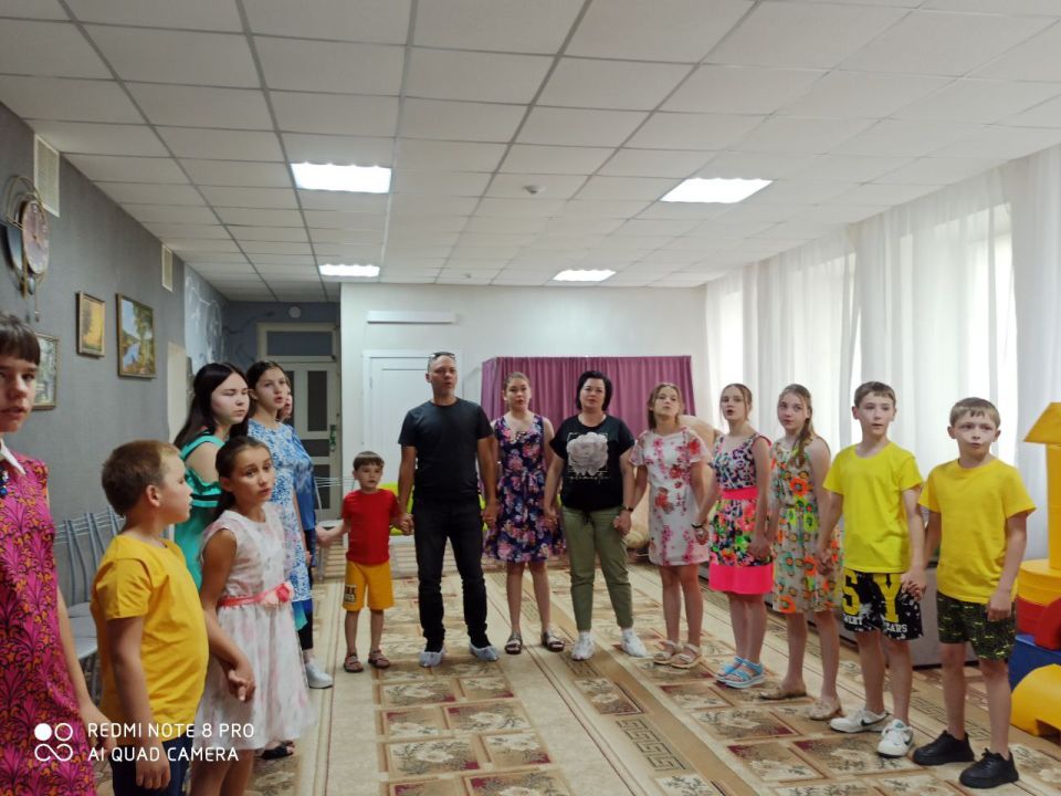 14 августа 2025 года заместитель главы Администрации муниципального образования городской округ Харцызск, Председатель Совета женщин Рогожина Виктория посетила КУ «Харцызский детский социальный центр» Донецкой Народной...