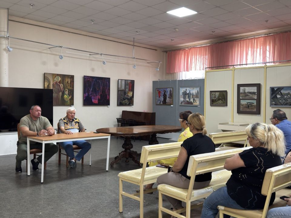 Секретарь #Комитет_по_поддержке_участников_СВО Денис Островский (фракция «Единая Россия») вместе с руководителем Управы центрально-городского внутригородского района городского округа Макеевка Владимиром Меша провели встречу...