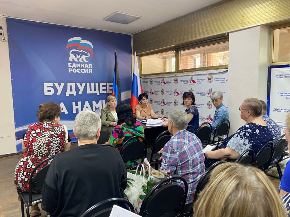 Роман Конев: Состоялась встреча и прием граждан депутата Горловского городского совета Донецкой Народной Республики Светланы Евсеенко совместно с депутатом Горловского городского совета Донецкой Народной Республики Инает...