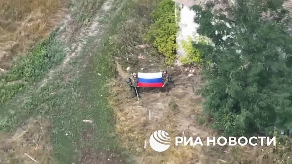 Группировка "Восток" после освобождения Искры в ДНР продолжает наступление и развивает успех, сообщили в Минобороны России и опубликовали видео об освобождении этого населенного пункта