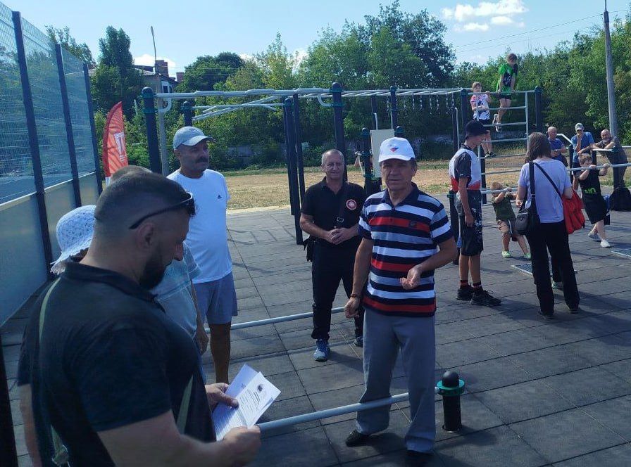 В Енакиево руководитель Государственного бюджетного учреждения "Спорт для всех", Михаил Александрович Косевич, провёл встречу с жителями, спортсменами и ветеранами спорта