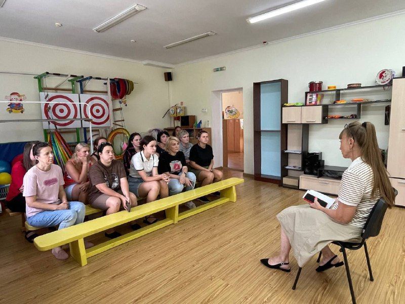 Сегодня, 15 августа, спикер Эвелина Викторовна Мотрук провела встречу с коллективом в ГКДОУ «Детский-сад № 17 общеразвивающего вида городского округа Макеевка» Донецкой Народной Республики