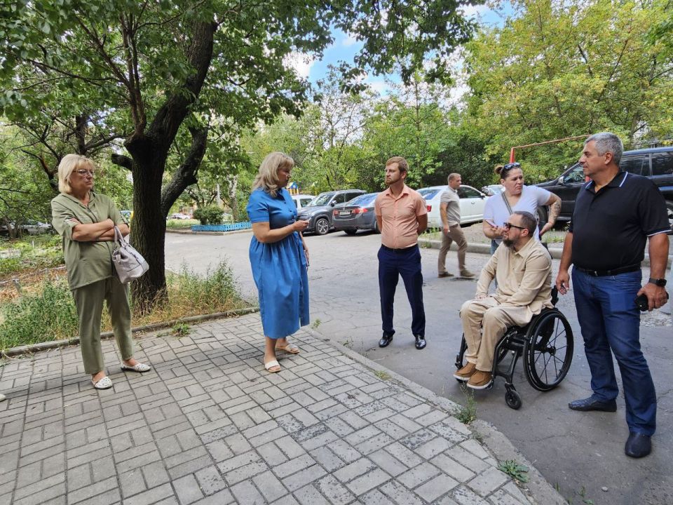 Депутат Ярослав Лисобей по поручению Главы ДНР Дениса Пушилина провел сход граждан совместно с депутатами Донецкого городского совета и главой Управы Ворошиловского внутригородского района города Донецка