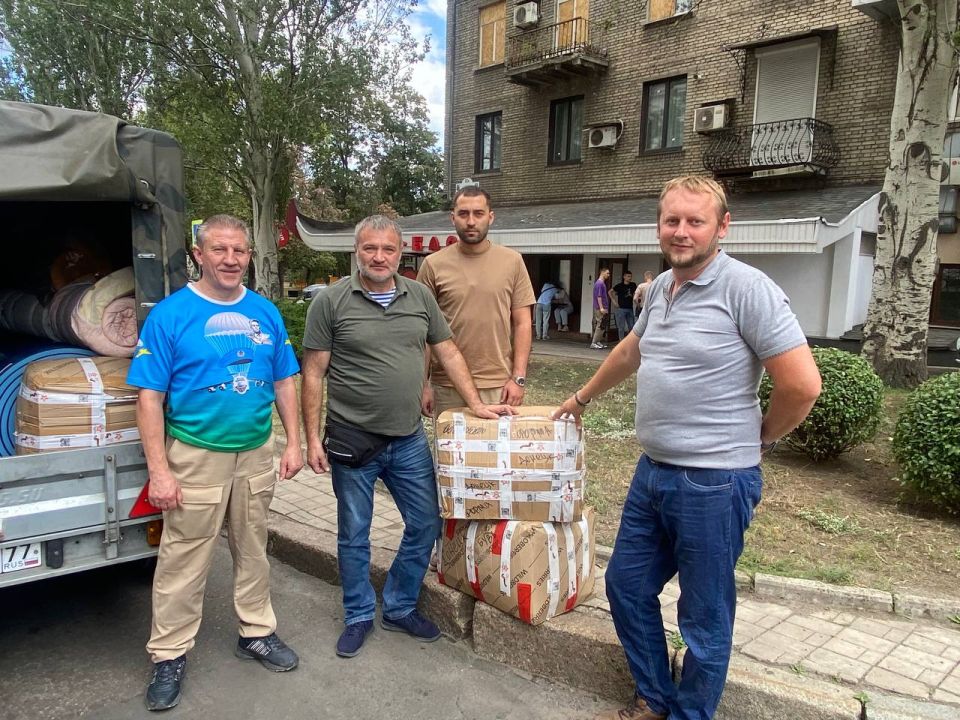 Депутат Кирилл Рожков (фракция «Новые люди») принял гуманитарный груз от Благотворительного фонда «Сила поколений ветеранов»