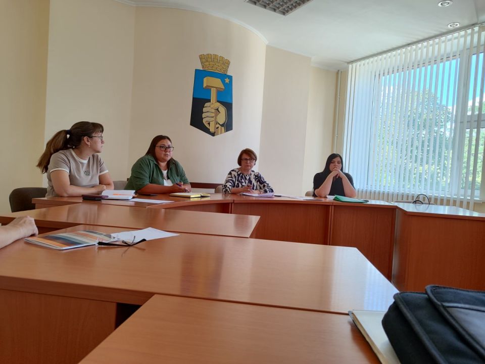 По поручению Главы ДНР Дениса Пушилина заместитель начальника управления опеки и попечительства Минтруда ДНР Татьяна Малиновская организовала и провела встречу с кандидатами в опекуны, попечителями и усыновителями