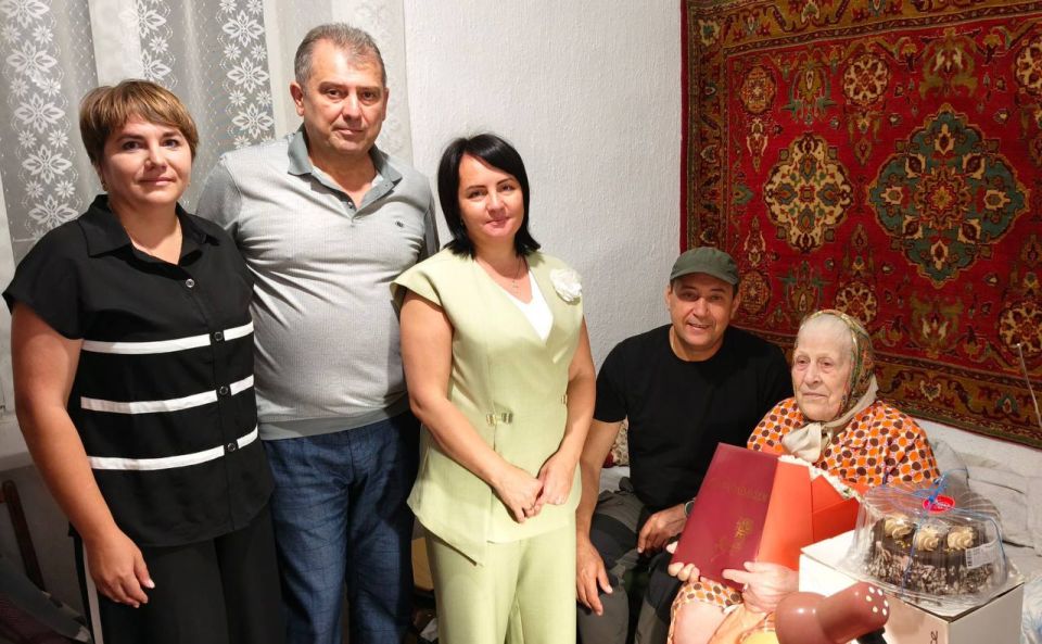 Константин Зинченко: Поздравил с 95-летием Анну Петровну Ташлыкович, жительницу с. Свободное