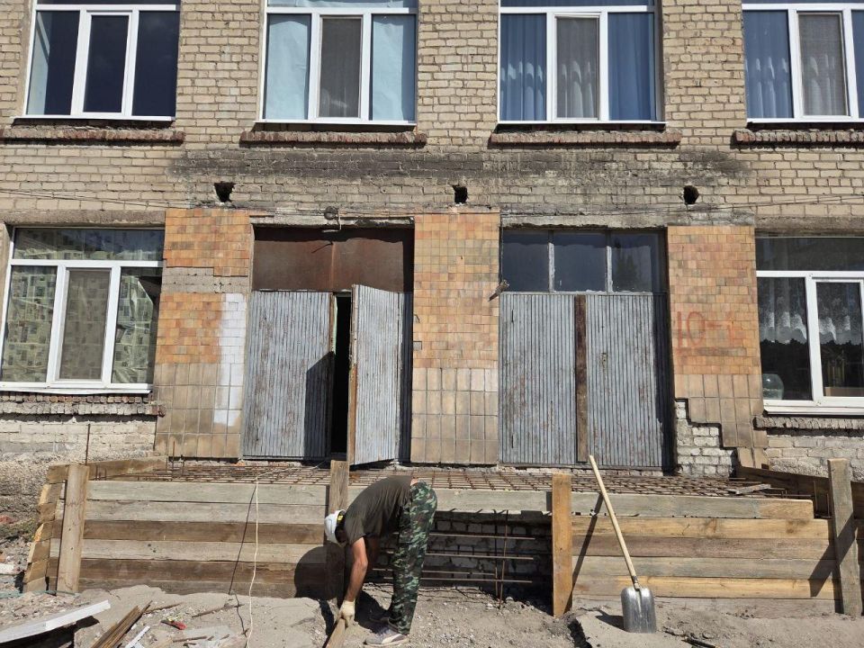 Строители Магаданской области подготовили помещения школы № 2 в Ждановке к отделочным работам