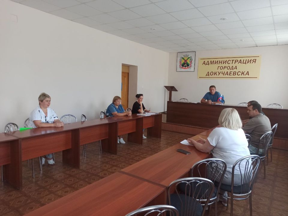 Александр Качанов: В Администрации городского округа Докучаевск прошло совещание по вопросам подготовки к осенне-зимнему периоду