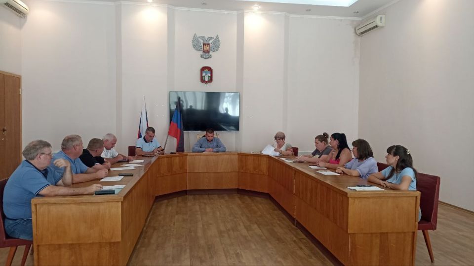 15.08.2025 состоялось внеочередное заседание Тельмановского муниципального совета