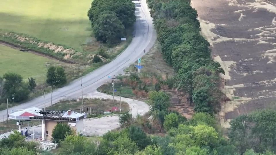 Украинский оккупант убивает местного жителя на временно оккупированной территории ДНР