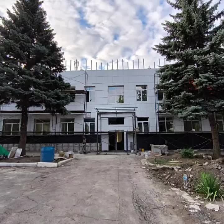 Якутия продолжает ремонтно-восстановительные работы в Доме детского и юношеского творчества Докучаевска