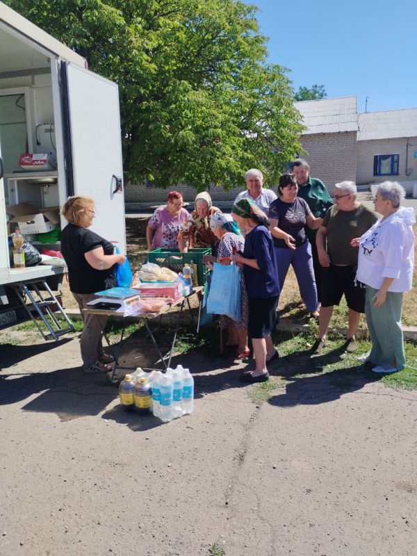 Сегодня в малонаселенные пункты Каменка и Шевченко Старобешевского округа был организован выезд Автолавки с товарами первой необходимости