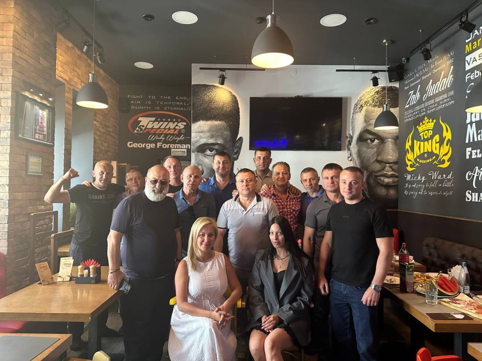 Тренерский совет Федерации бокса ДНР сегодня поздравил Председателя наблюдательного совета Молчанова Станислава с днем рождения!