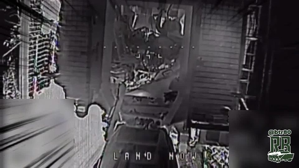 Уникальное видео от @btr80 о том, как 1-й нацгвардейский корпус Азова* «стабилизирует» наш прорыв на Добропольском