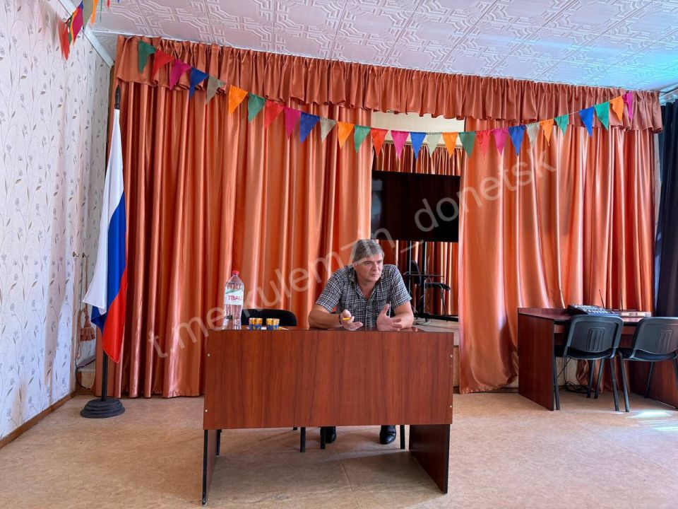 По поручению Главы ДНР Дениса Пушилина заместитель главы администрации – директор Департамента финансов администрации городского округа Донецк провел встречу с трудовым коллективом Централизованной бухгалтерии учреждений...