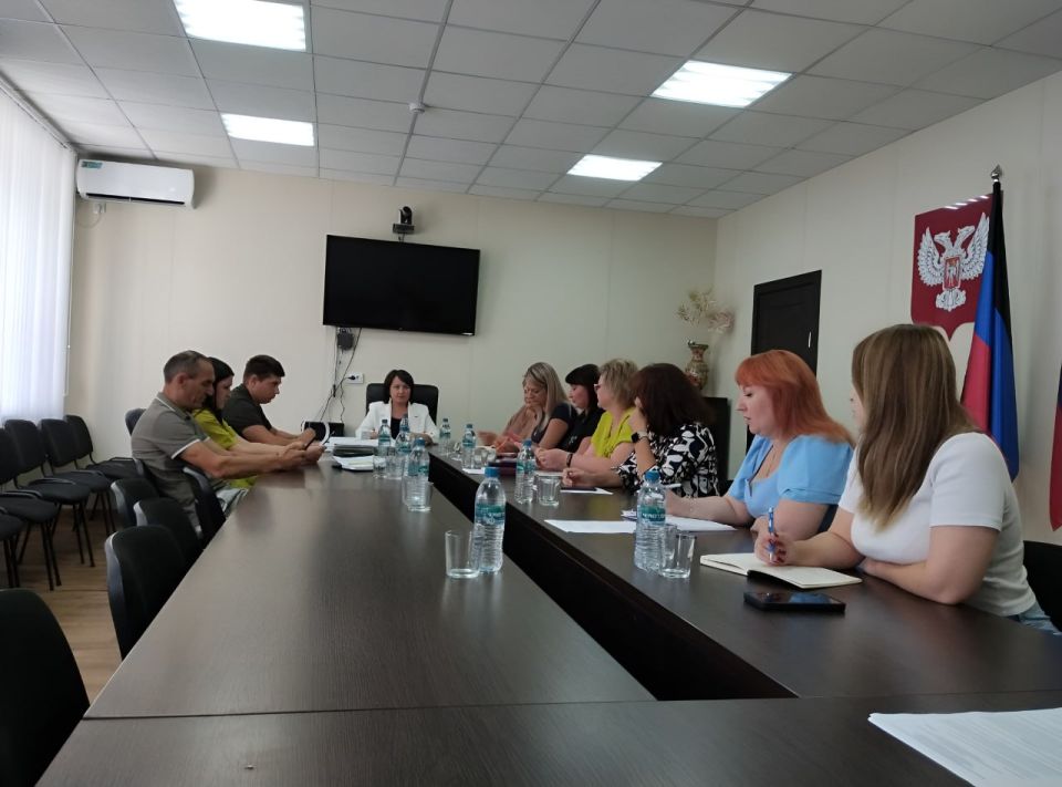 Состоялось очередное заседание комиссии по делам несовершеннолетних и защите их прав муниципального образования Волновахский МО