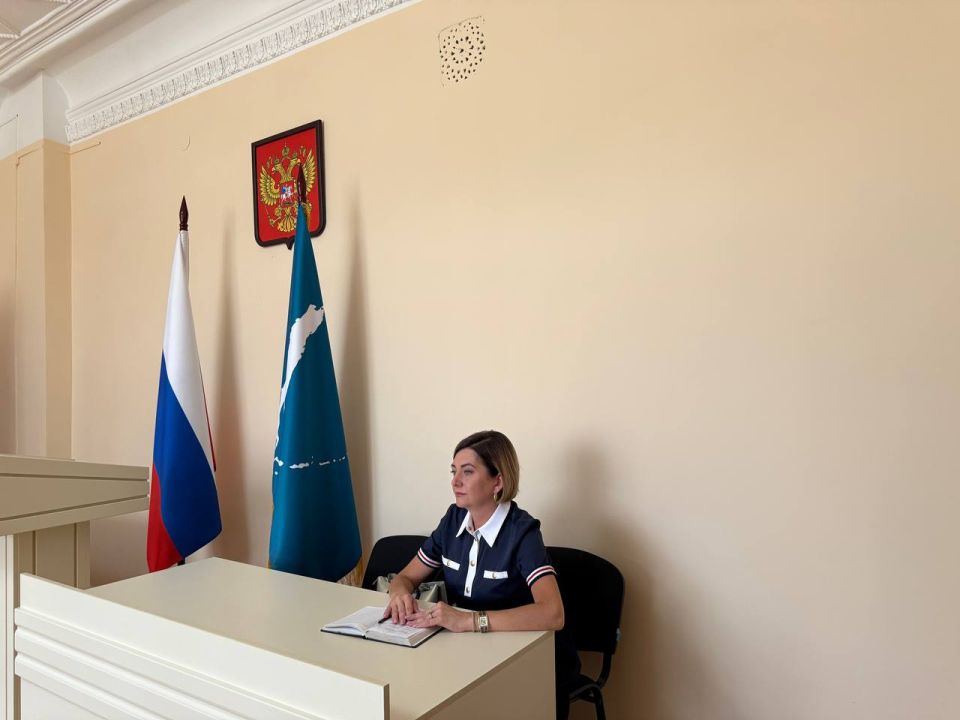 Встреча с коллективом. Управляющий делами Администрации Шахтерского муниципального округа Юлия Пономаренко побывала в Культурно-досуговом объединении и встретилась с коллективом