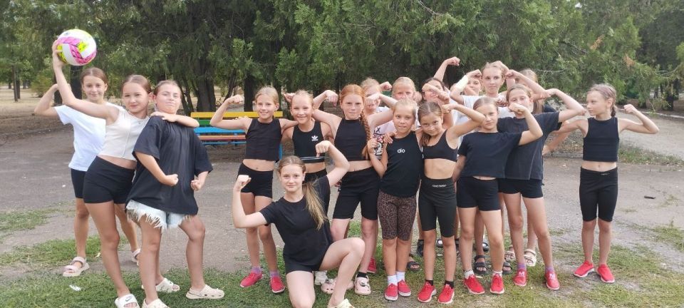 В городе Комсомольское прошла конкурсно-игровая программа для коллектива "Я+ты"