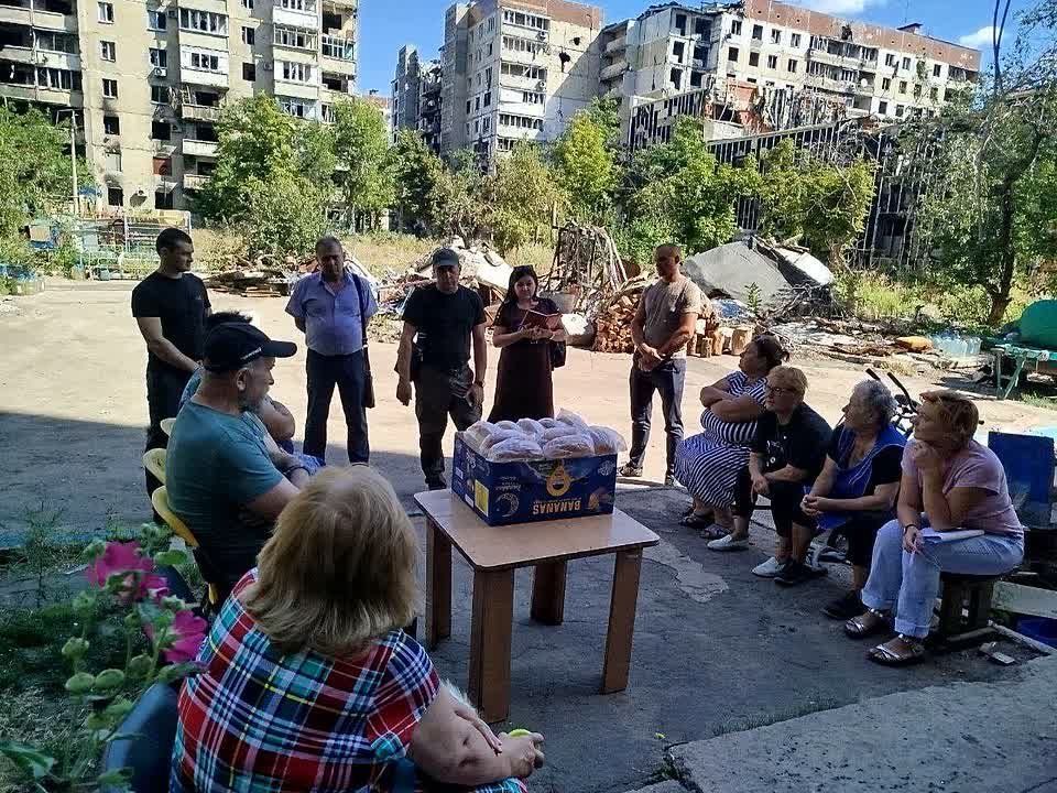 По примеру Главы ДНР Дениса Пушилина в городах и селах Республики регулярно проводятся приемы граждан