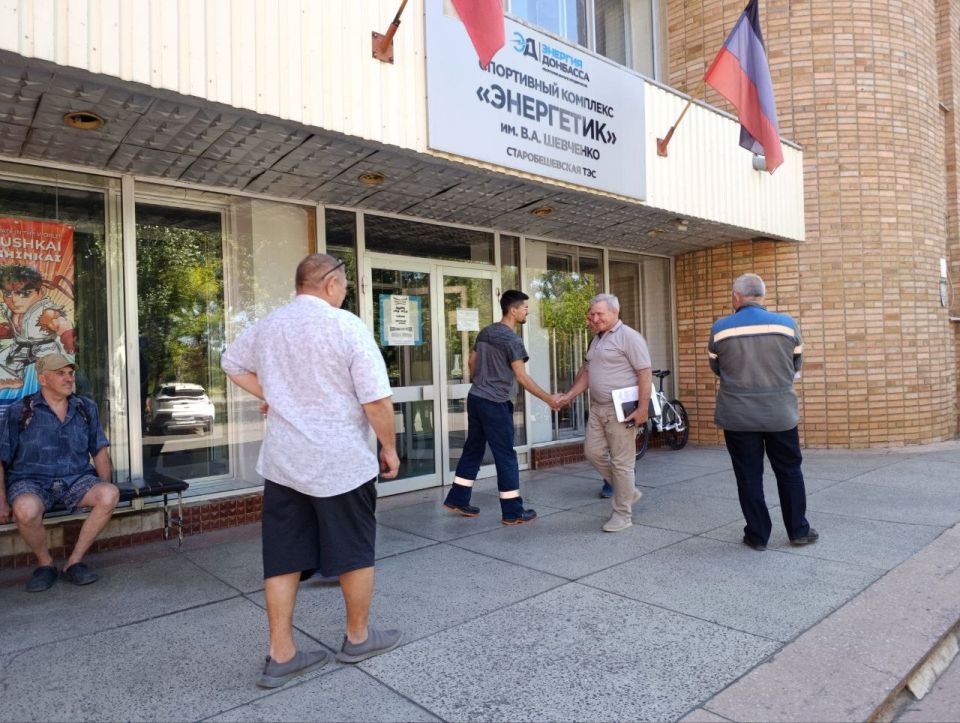 Николай Михайлов: Совместно с начальником ЖКО Николаем Тыриковым посетили спортивный комплекс "Энергетик" им. В.А. Шевченко, где состоялось обсуждение ключевых проблемных вопросов с сотрудниками учреждения