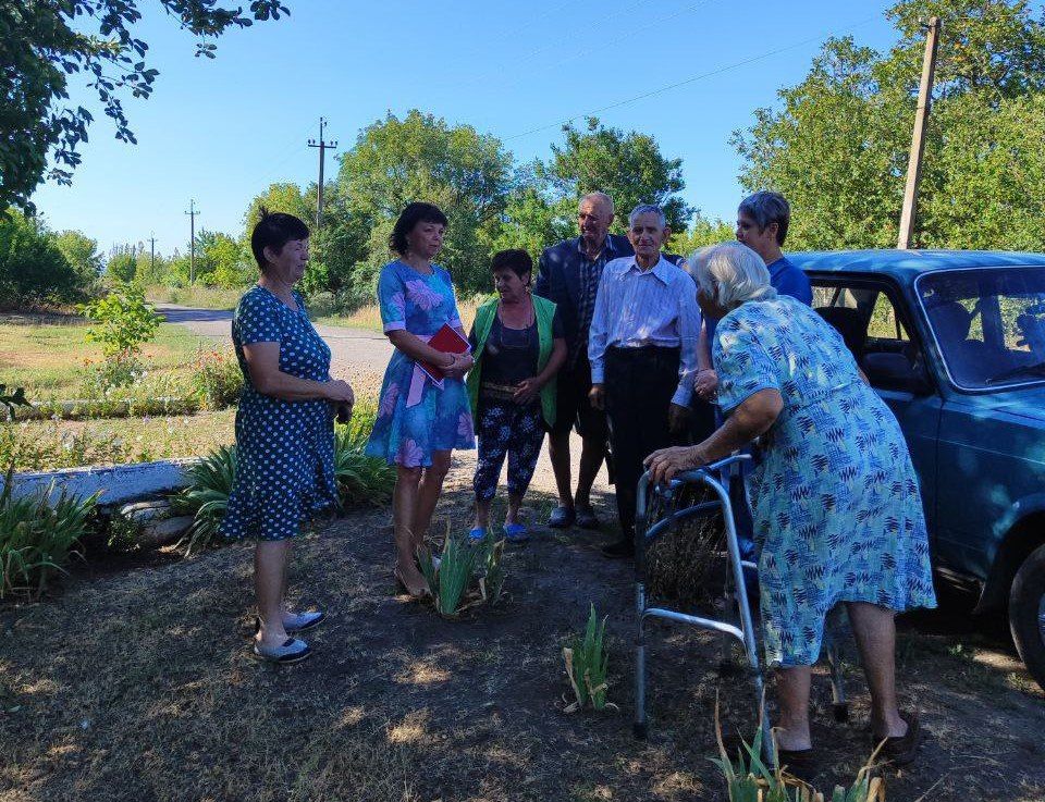 Заместитель главы администрации Амвросиевского муниципального округа Елена Крюкоа встретилась с населением с. Маныч Успенского территориального отдела