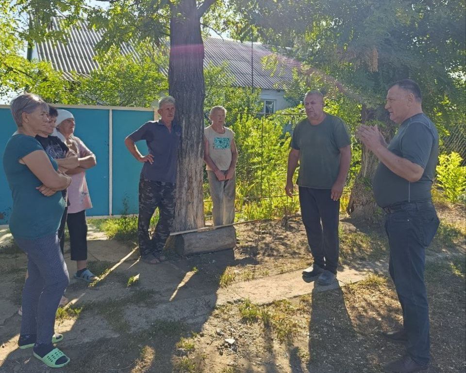 Первый заместитель главы администрации Амвросиевского муниципального округа Борис Бутко встретился с населением с. Катериновка