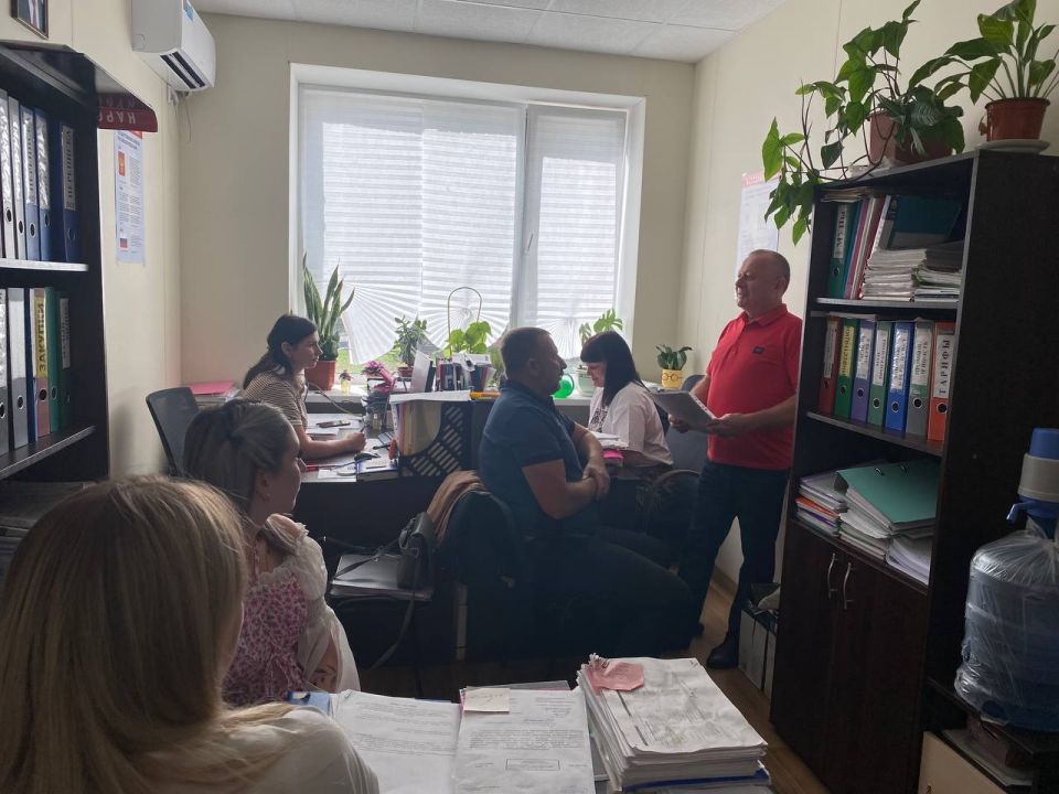 18 августа провел встречу с трудовым коллективом управления экономики и торговли администрации Волновахского муниципального округа ДНР