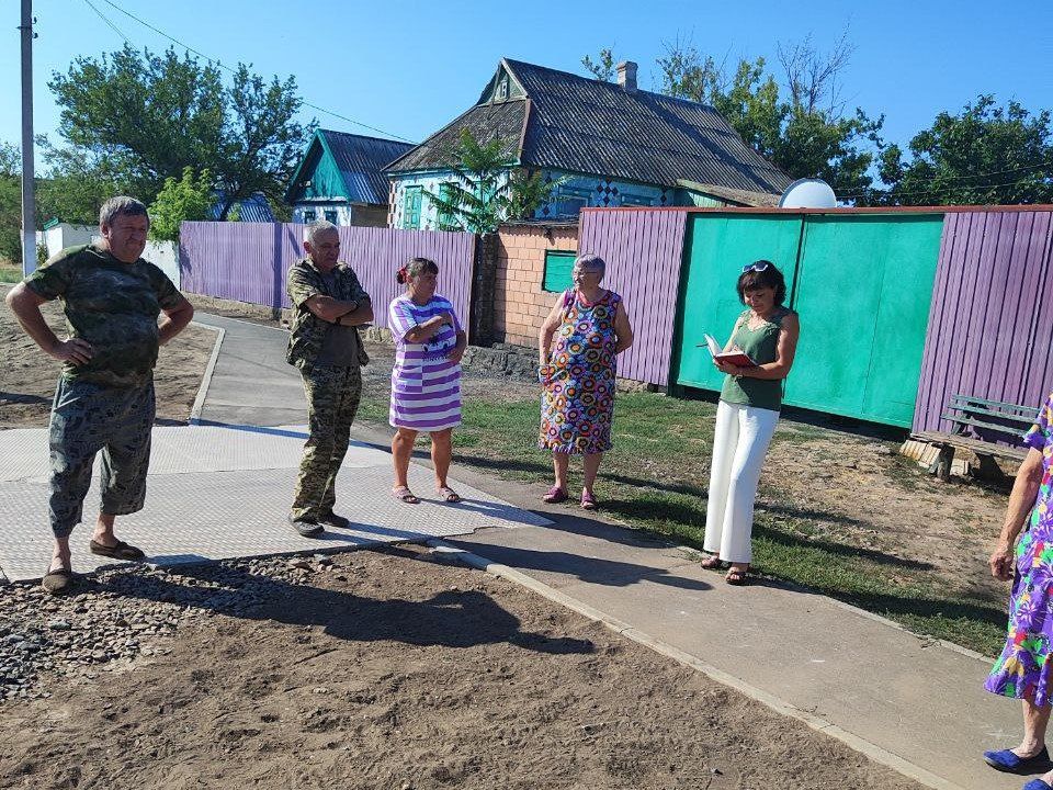 Заместитель главы администрации Амвросиевского муниципального округа Елена Крюкова встретилась с населением с. Калиновое Успенкского территориального отдела