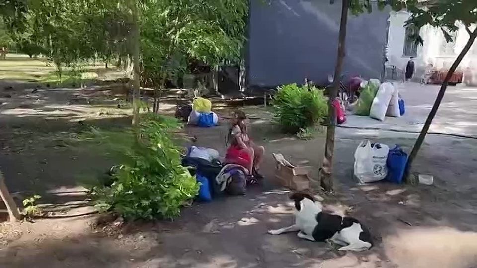 В Павлограде коллапс в центрах приема беженцев - из-за боевых действий под Добропольем, откуда каждый день едут по 400 переселенцев