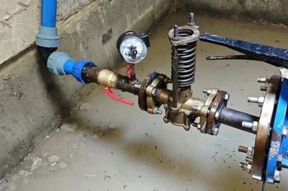 В ДНР выявляют незаконные врезки и отключают бесхозяйные постройки от воды