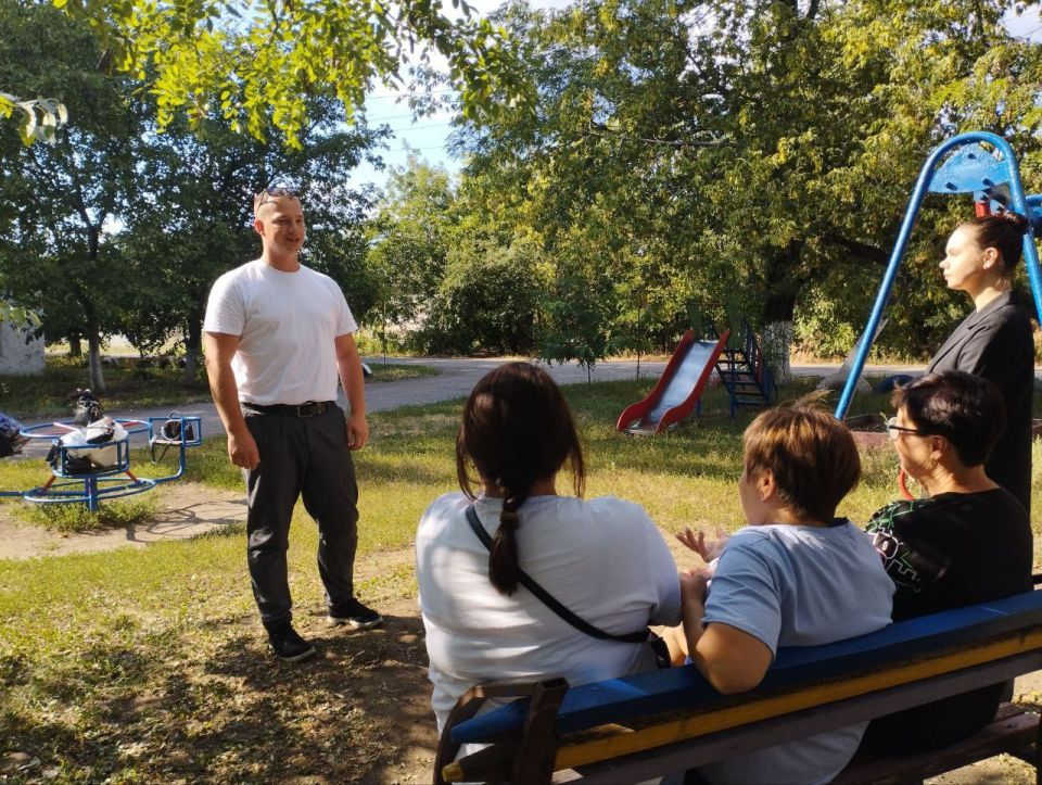 Во исполнение поручения Главы Донецкой Народной Республики Дениса Владимировича Пушилина о ведении постоянного диалога с жителями, 18 августа Сергей Брюх провел встречу с жителями